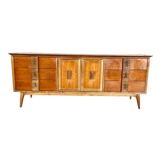 Mid-Century Modern Bassett Furniture Mayan Nine Drawer Dresser For Sale