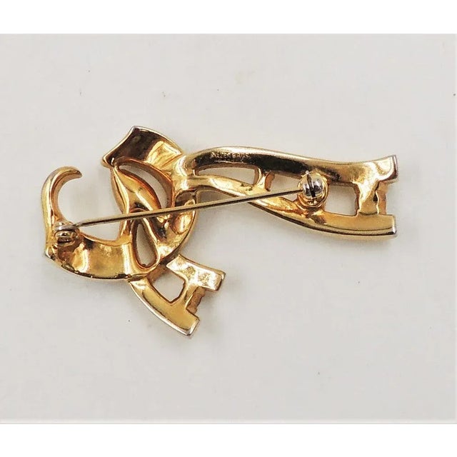 Modern Vintage 1940s Signed Mazer Goldtone Clear Rhinestone Ribbon Brooch For Sale - Image 3 of 8