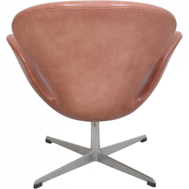 Vintage Swan Chair in Red Patinated Leather by Arne Jacobsen, 1960s For Sale - Image 10 of 13
