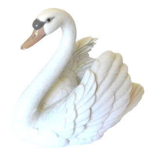 LLadro White Porcelain Swan, Vintage, Handmade in Spain, C. 1983 For Sale