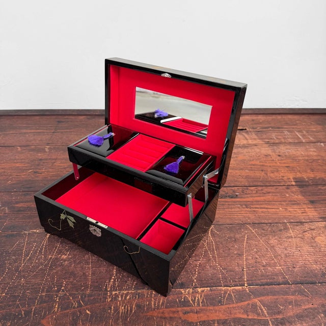 Japanese Aizu Lacquer Musical Jewellery Box, 1980s For Sale - Image 4 of 18
