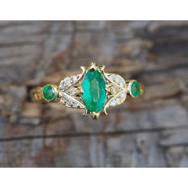 Vintage Style Ring With Emerald in 14k Gold Size 5.5 (All Sizes Available) For Sale - Image 6 of 10
