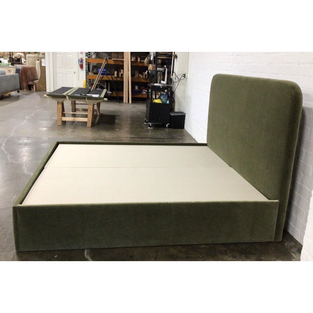 The Expert Collection Rounded Signature Upholstered King Bed – Basil Mohair For Sale - Image 4 of 4
