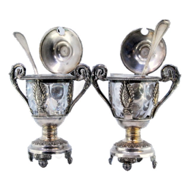 Mustard Pots in Embossed Silver with Palms, Glass Cores and Resting on Claw-Shaped Feet, Set of 2 For Sale