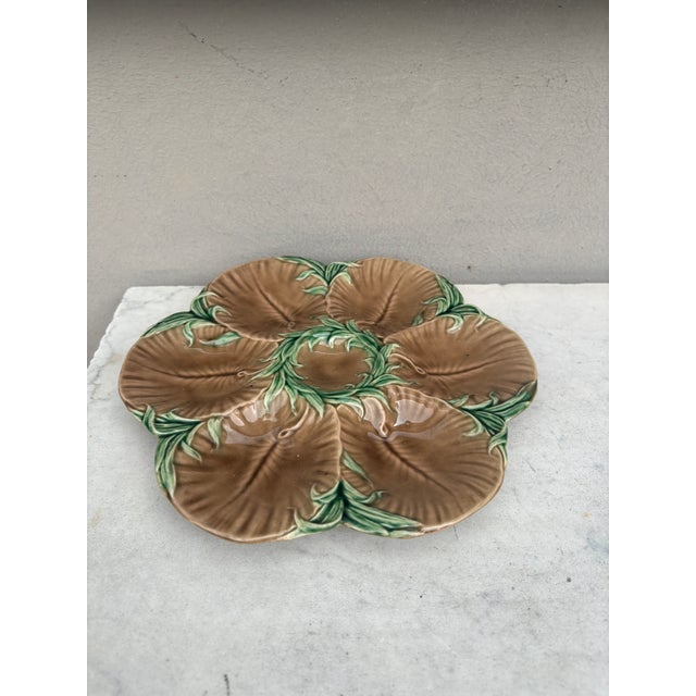 19th Century Majolica chocolate oyster plate with green seaweeds Luneville. Reference: Page 43 "Oyster plates" of J....