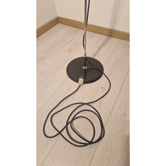 Vico Magistretti DM 333 Floor Lamp with Metal Base by Vico Magistretti for Oluce For Sale - Image 4 of 15