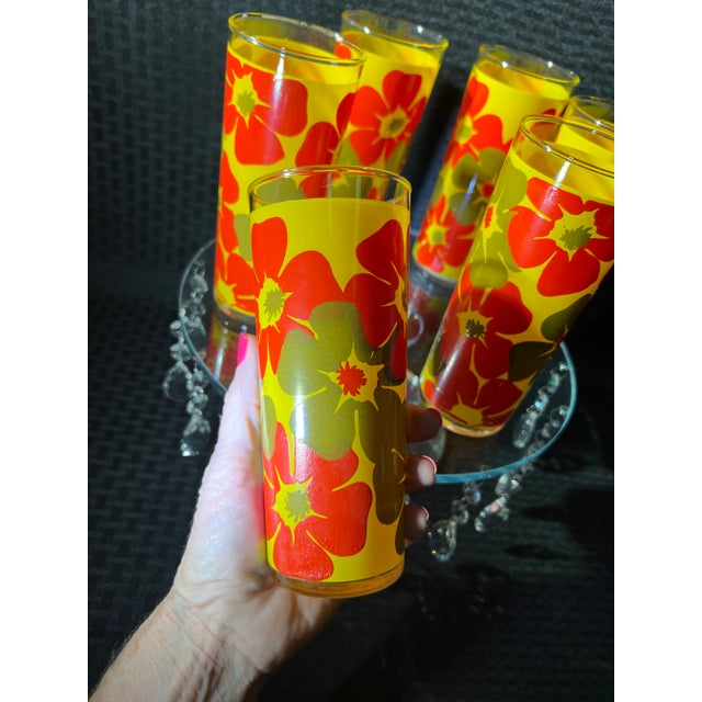 1960's Bright and Colorful Hibiscus Flowers Glassware Set- 6 Pieces For Sale - Image 4 of 11