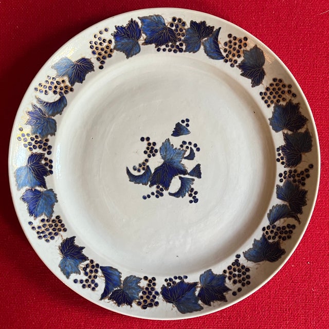 Blue Antique Early 19th Century Chinese Export Blue and White Porcelain Dinner Plates With Grape Leaf Border - Set of 6 For Sale - Image 8 of 17