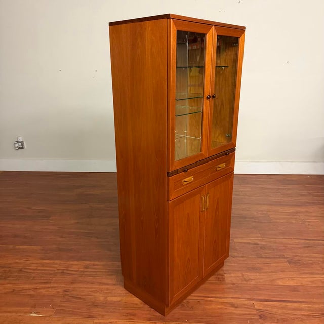 Late 20th Century G-Plan Vintage Display Teak Bar / Wine Cabinet For Sale - Image 5 of 13