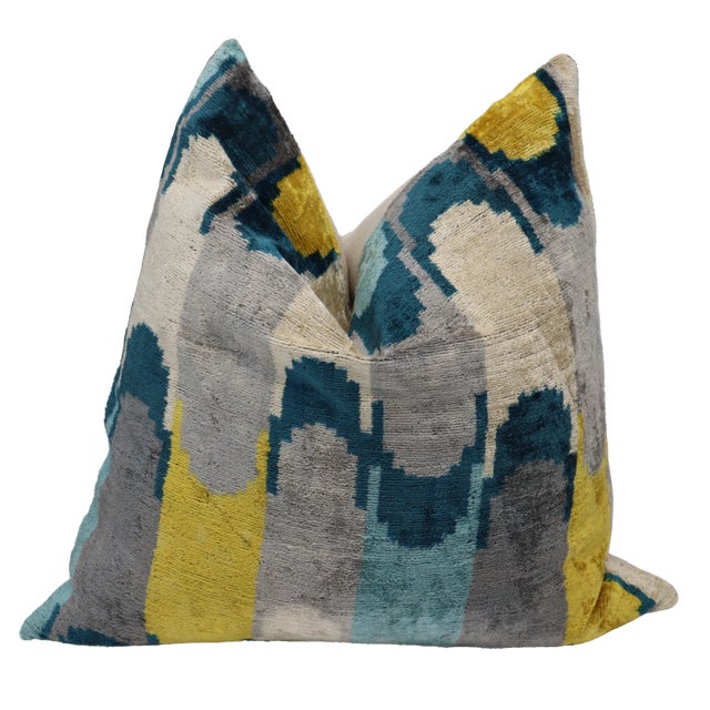 100% silk velvet material makes the throw pillows super soft and cozy with a delicate touch giving your room a more...