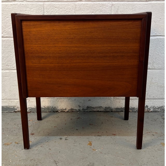 Pair of Vintage Walnut Nightstands by Jens Risom, Attributed For Sale - Image 12 of 12