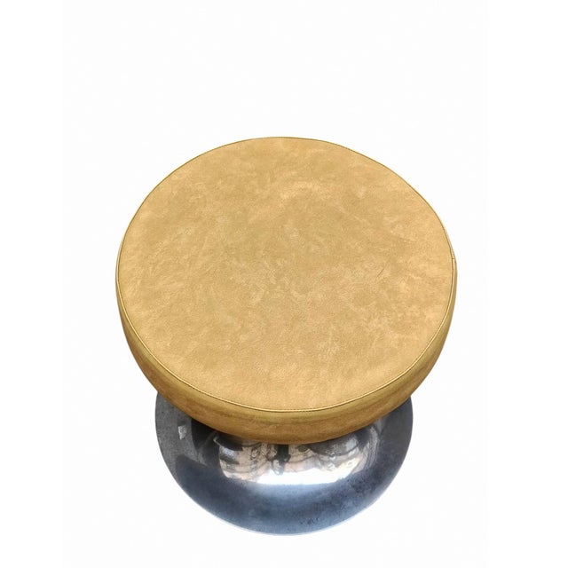 Light Brown Faux Leather and Chrome-Plated Tulip Base Round Stool. Italy, 1970s For Sale - Image 4 of 8