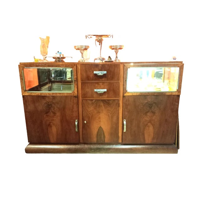 Exceptional Bahut Art-Deco type furniture entirely in walnut and walnut truck. Very original by the quality of its wooden...