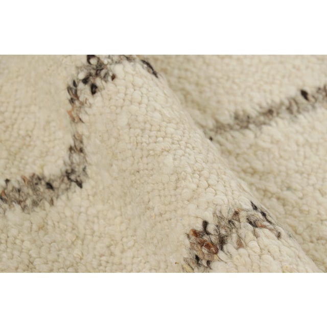 Rug & Kilim’s Contemporary Kilim in Cream and White With Stripes For Sale In New York - Image 6 of 7