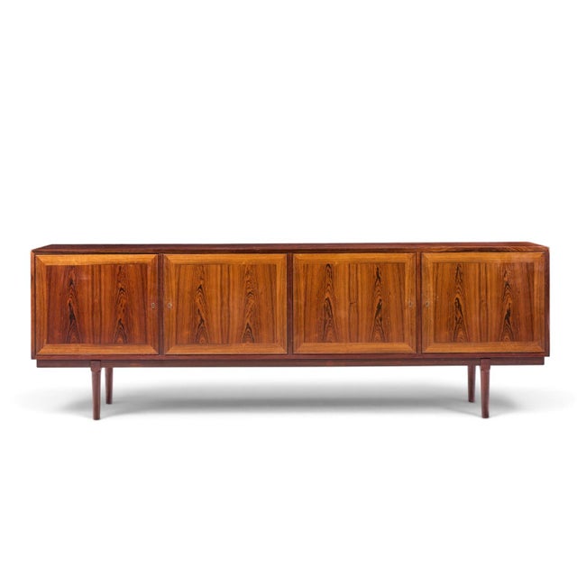Arne Vodder for Vamo Sønderborg Model 59/4 Mid Century Danish Rosewood Credenza This credenza measures: 98.5 wide x 19...