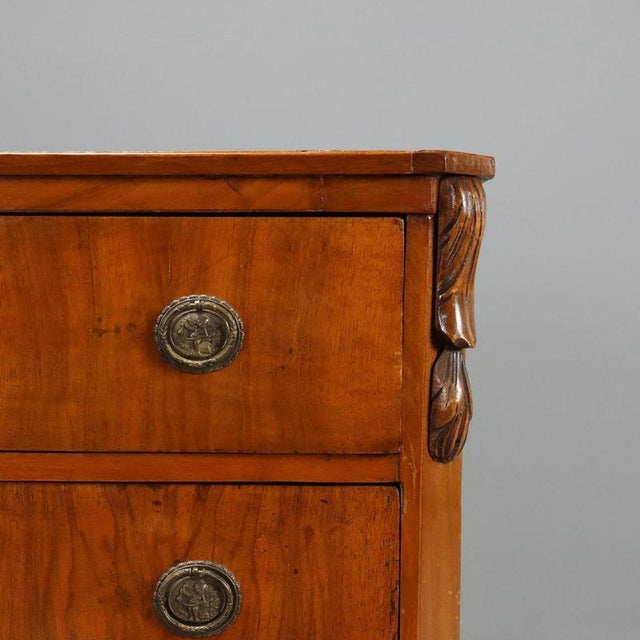 Early 20th Century Walnut Chest of Drawers with Central Inlay For Sale - Image 6 of 12