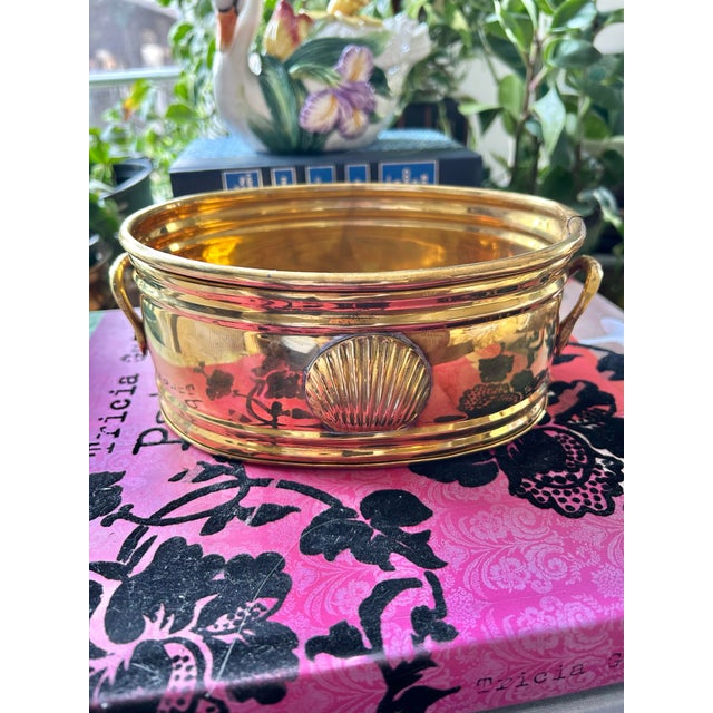 A home cannot have enough of these vintage brass planters or cache pot. This one is perfect for the nautical or coastal...