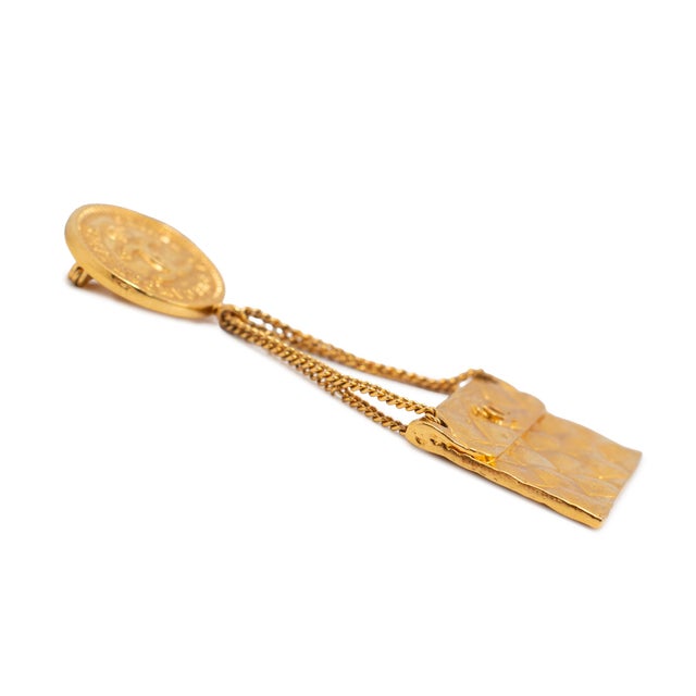 Vintage Chanel Gold Plated Hanging Flap Bag Motif Pin Brooch For Sale In Houston - Image 6 of 8