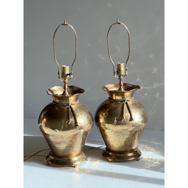 Pair of 1970s Italian Hand Hammered Brass Table Lamps With Twisted Rope Detail Mid Century - Hollywood Regency For Sale - Image 4 of 10