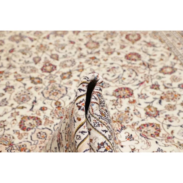 Kashan Rug in Hand-Knotted Wool For Sale - Image 9 of 11