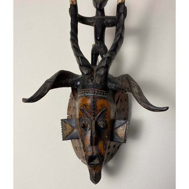 Guro Style African Carved Wood Horned Antelope Mask With Figure, Côte D’Ivoire For Sale In Miami - Image 6 of 12