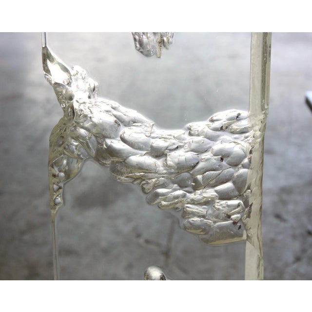 Sculptural Clear Lucite Table Lamp For Sale In Miami - Image 6 of 8