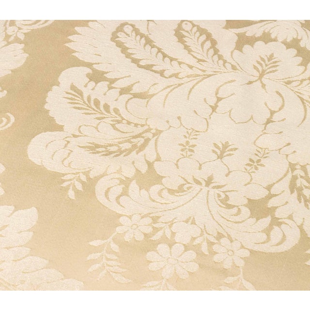 Modern White Silk Damask Ottoman For Sale In New York - Image 6 of 8