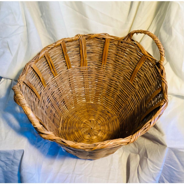 1960s Vintage Round Woven Wrapped Willow Basket For Sale - Image 4 of 8