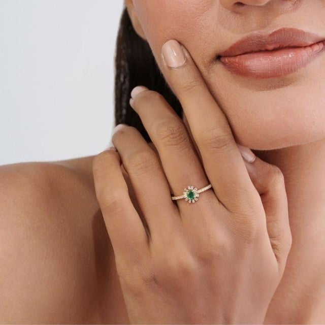 Green Art Deco Sunburst Emerald & Baguette Diamond Promise Ring Size 5 in 14k Yellow Gold For Sale - Image 8 of 17