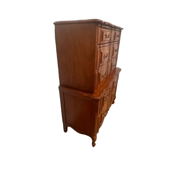 French Provincial French Provincial Tallboy Dresser Chest of Drawers, C. 1960s–1970s For Sale - Image 3 of 13