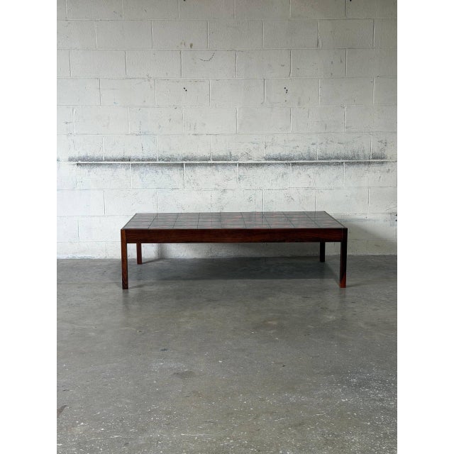 Mid-Century Modern Rectangular Black and Red Ceramic Tile Top Coffee Table Rosewood Mid-Century Modern 1970s For Sale - Image 3 of 10