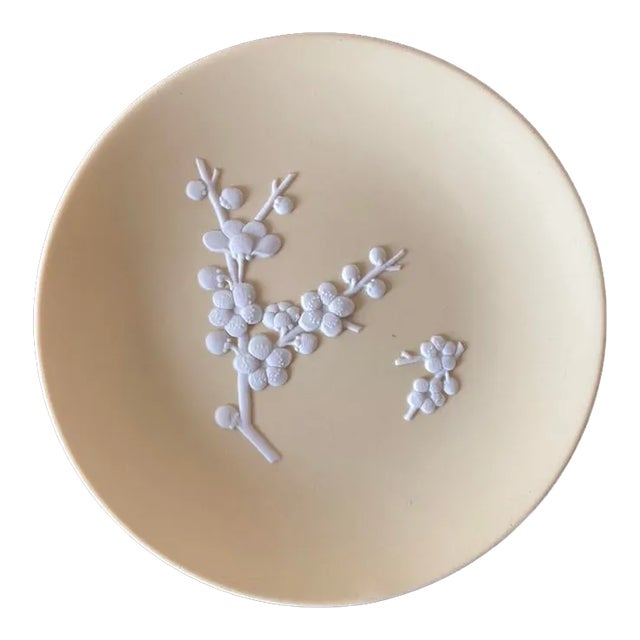 English Wedgwood Jasperware Yellow Jewelry Dish With Asian Modern Design, Circa Mid 20th Century For Sale