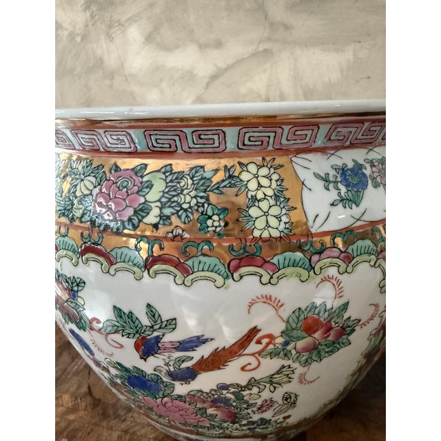 Vintage Chinese Export Porcelain Fishbowl Jardiniere Mandarin Scene Chinoiserie Planter For Sale - Image 4 of 12