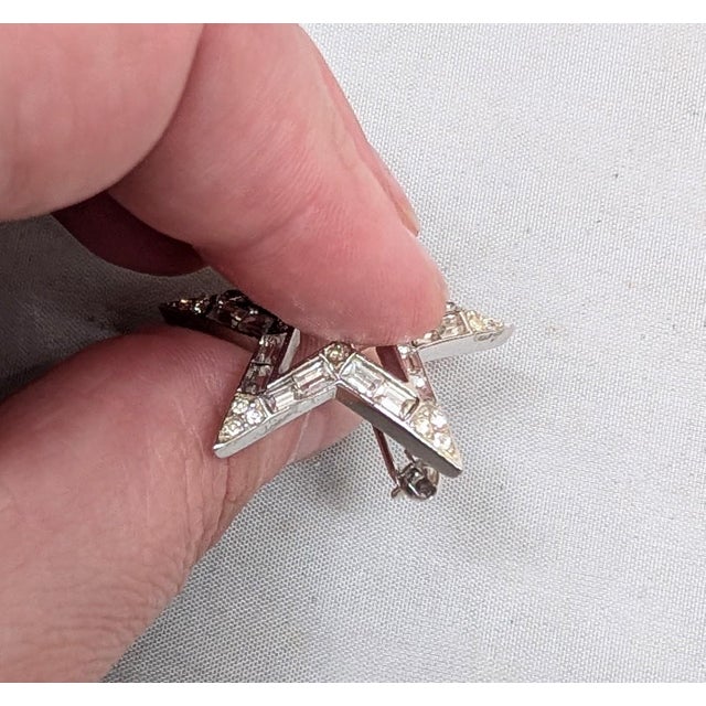 Metal Vintage 1950s Signed Kramer of Ny Rhodium Plated Clear Rhinestone Star Brooch For Sale - Image 7 of 10