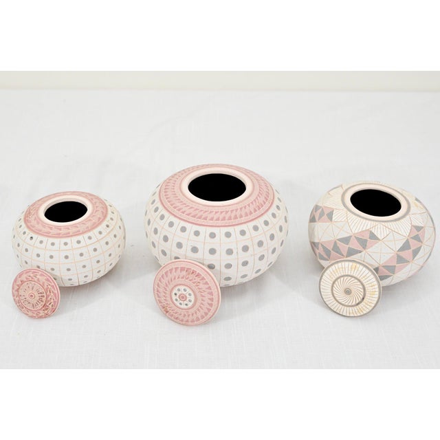 Signed Postmodern Studio Art Pottery Lidded Bowls — Set of 3, 1985 For Sale - Image 4 of 8
