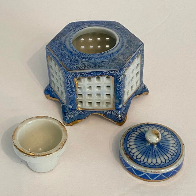 Chinese Antique Chinese Blue and White Porcelain Cricket Cage Inkwell For Sale - Image 3 of 15