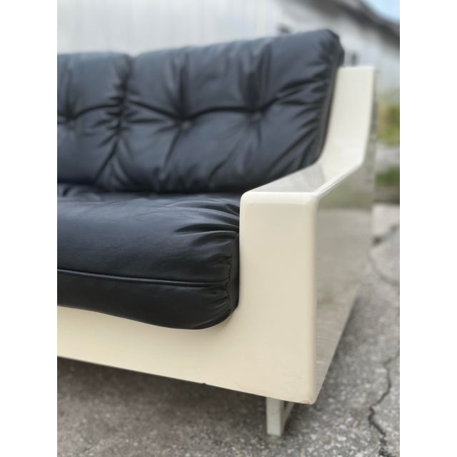 1960s Mid Century Modern Sofa Set in Fiberglass With Black Tufted Cushions | Homecrest Style c.1960s For Sale - Image 5 of 18