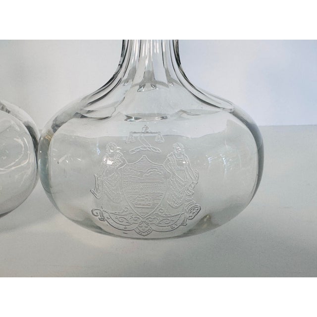 Early 20th Century Vintage Eapg Handblown Glass Cruets W/ Etched Philadelphia City Seal, Pair For Sale - Image 5 of 11