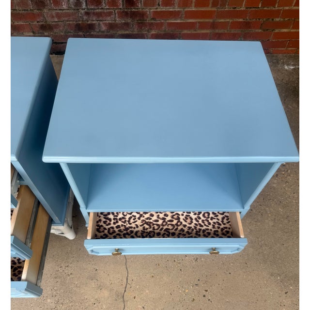Chic Vintage Palm Beach Regency Ficks Reed Attributed Faux Bamboo Rattan Nightstands - Newly Painted French Blue With White Lattice Base - A Pair For Sale In Mobile - Image 6 of 11