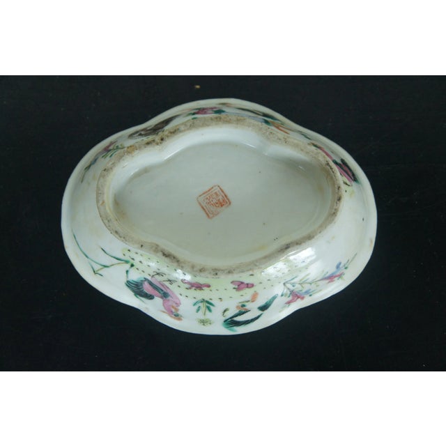 Antique Chinese Export Famille Rose Footed Rooster & Hen Bowl Chop Suey For Sale - Image 11 of 12