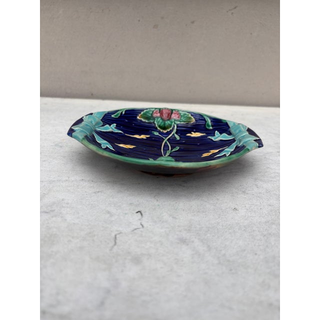 Victorian 19th Century Small Majolica Strawberries Dish Wedgwood For Sale - Image 3 of 4