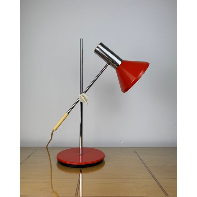 Mid-Century Modern Adjustable Orange Metal and Aluminum Table Lamp by Richard Essig, 1970s For Sale - Image 4 of 14