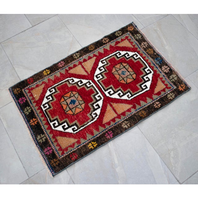 1970s Hand Knotted Small Turkish Rug Door Mat Mini Rug Bath Mat Enry Decor - 1'9" X 2'8" For Sale - Image 14 of 14