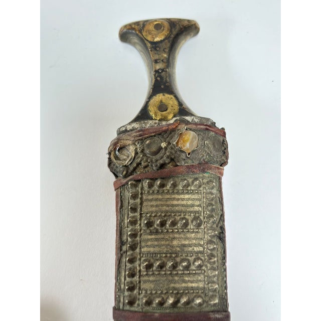 Metal Antique Yemeni Jambiya Dagger With Silver-Mounted Scabbard, Early 20th Century For Sale - Image 7 of 17