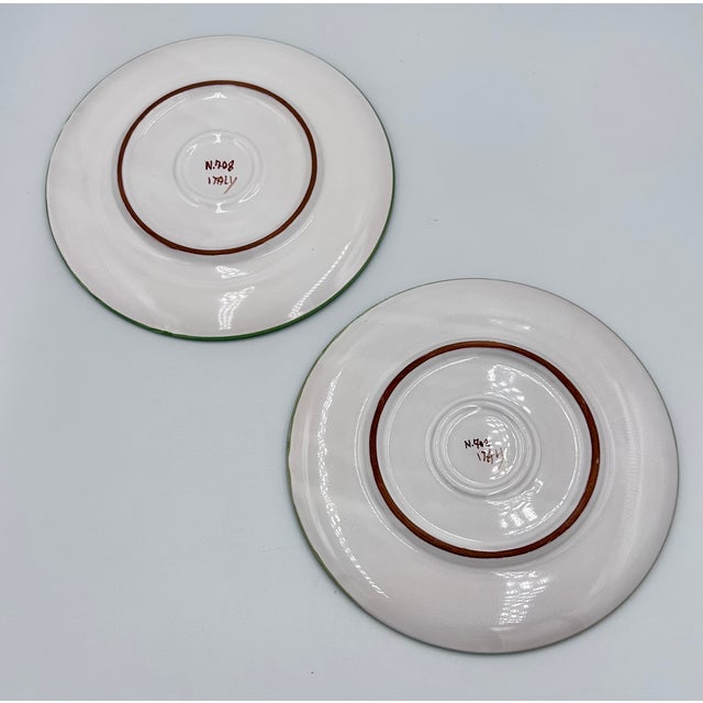 1950s 1950s Italian Majolica n.708 Vintage 8" Serving Plates Hand Painted Pottery 2pc Set For Sale - Image 5 of 7