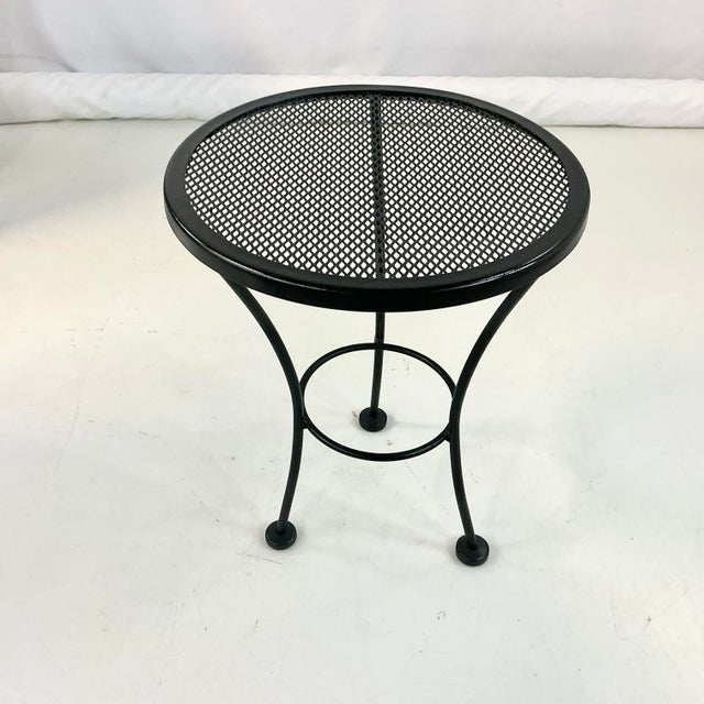Lee L. Woodard & Sons Mid-Century Boho Chic Atomic Mesh Patio Side Table, Woodard Attributed For Sale - Image 4 of 10