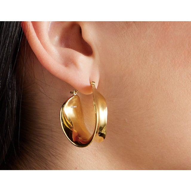 2020s Agmes “Laila” Large Sculptural Hoops – 18k Gold Vermeil, Brand New, Never Worn, A Pair For Sale - Image 5 of 6