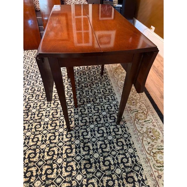 Traditional Vintage Drexel "Travis Court" Mahogany Drop-Leaf Dining Table No. 19635 – Includes 3 Leaves & Custom Protective Pads For Sale - Image 3 of 18