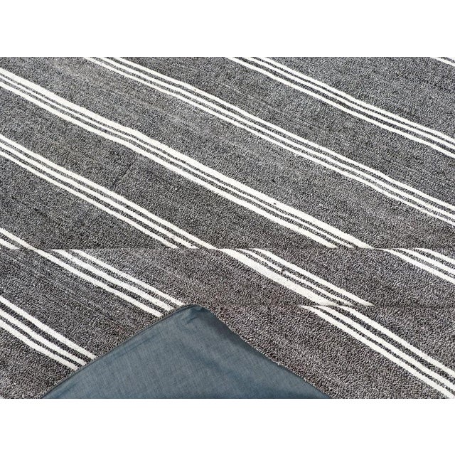 Textile Galerie Shabab Collection Mid-20th Century Turkish Flatweave Small Room Size Rug For Sale - Image 7 of 8