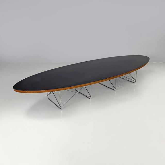 American mid-century modern coffee table ETR by Eames for Herman Miller, 1960s Coffee table mod. ETR with oval wooden top...